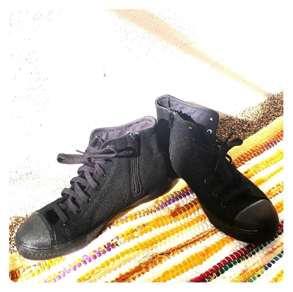 Size 7 black Sketchers